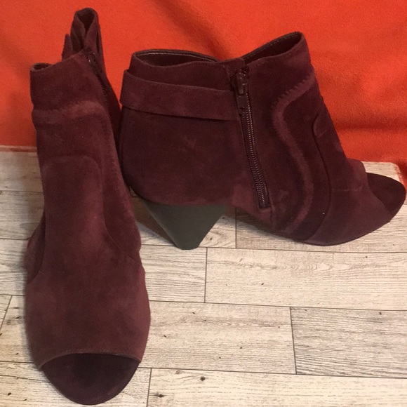 VINCE CAMUTO plum suede heels - Picture 1 of 5